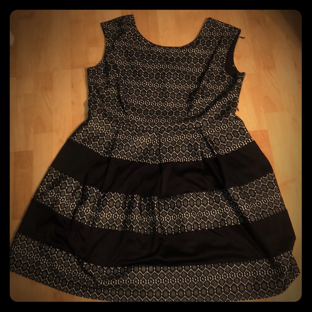 Tiana B knee length black and white diamond dress